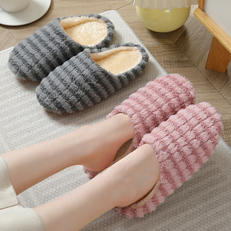Japanese Lifestyle - Sandal rumah pasangan bergaya Jepang yang